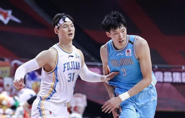  边线球|周琦不就一个边线球失误吗？为什么没人尊重他，态度懒散是最致命