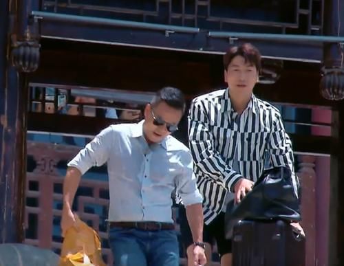  或许|《中餐厅4》张亮和林述巍谁是主厨？拎的行李或许就是答案！