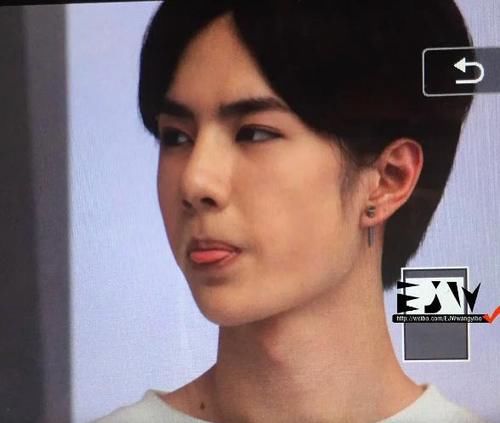  王一博|王一博battle时太激动，表情夸张吓到网友，粉丝都看不下去了