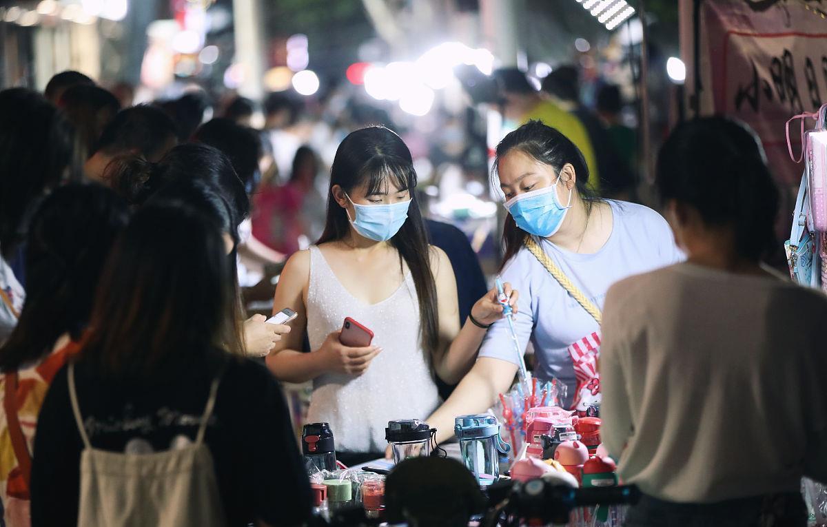  广场|夜市，一个城市夜生活文化的缩影