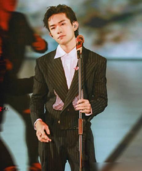 演唱会|TFBOYS七周年演唱会看点：王俊凯与女生牵手跳舞，千玺频频笑场