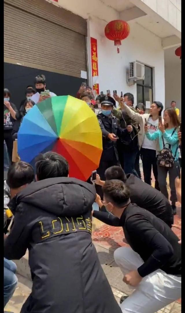 黑色|独家观察||从为爱发电到黑色产业链,起底明星们怒斥的代拍乱象