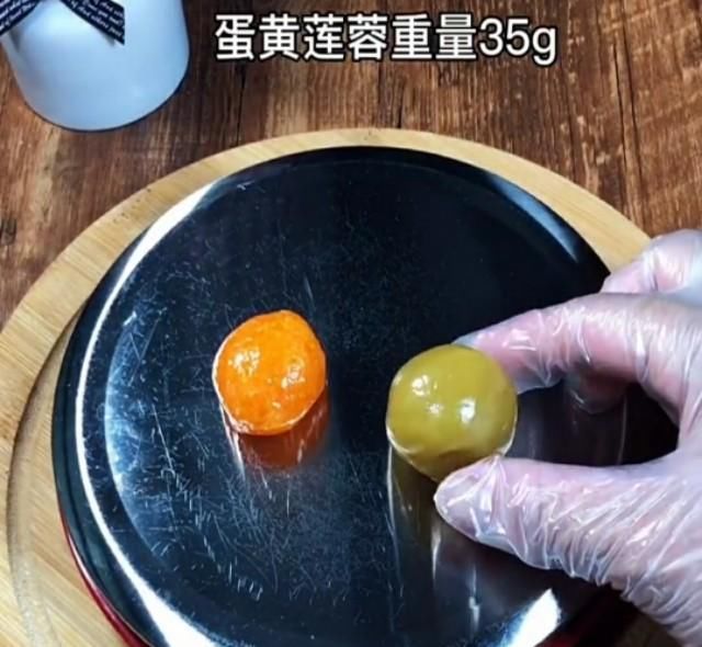 香甜|广式莲蓉蛋黄月饼详细做法,无任何添加剂,香甜回油不开裂