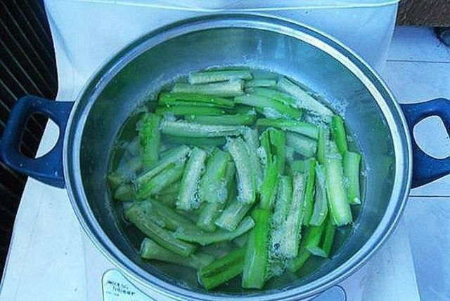  食欲|秘制汁开胃爽口丝瓜条新吃法，食欲大开易消化，美食中的战斗机