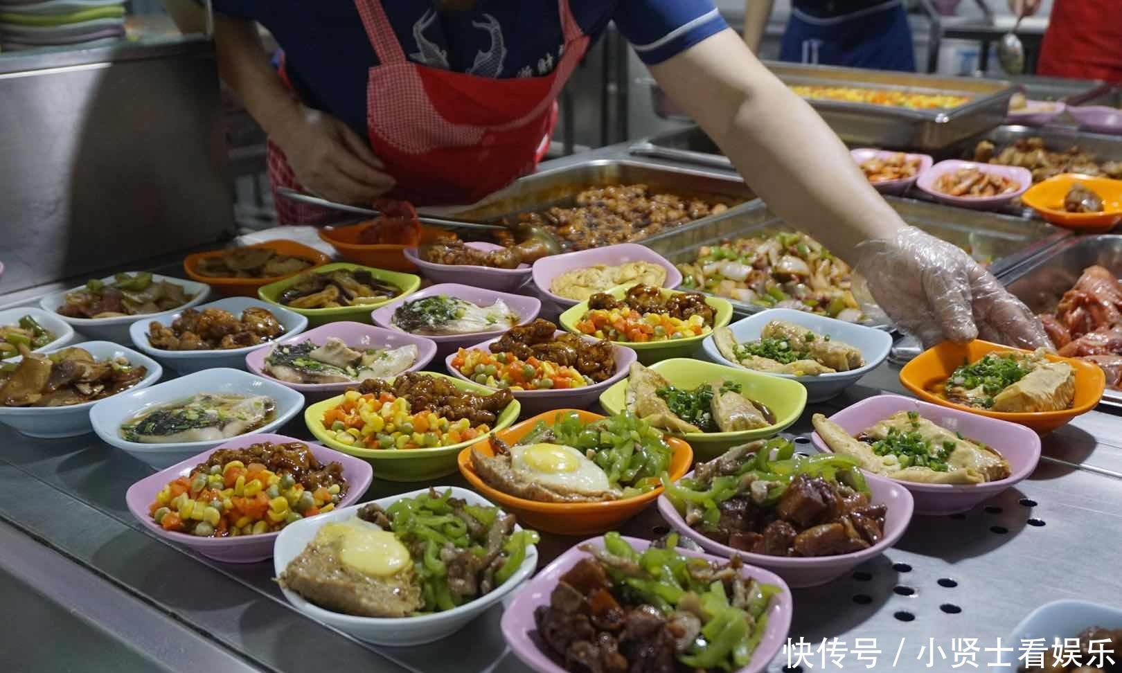 学生|“半份菜”让你心动了吗?做到“光盘”还能免费拿一杯饮料!