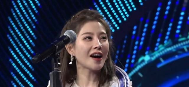  现场|冯提莫业务能力有多强发布会现场猜歌，被誉为中华小曲库