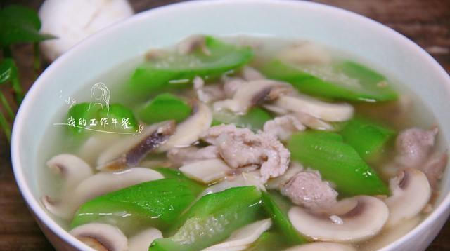  鲜美|三伏天，丝瓜和两种食材滚汤很搭，清热解暑，鲜美好喝又营养