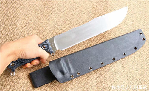 三棱|全球最毒的3款军刀:第一把被禁用,比我国三棱军刺还“变态”