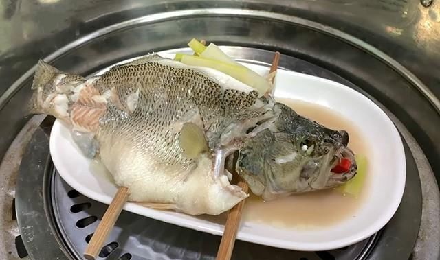 味道鲜美|蒸鱼总是腥味?教你1个小技巧,保证蒸鱼时,鱼无腥味,味道鲜美