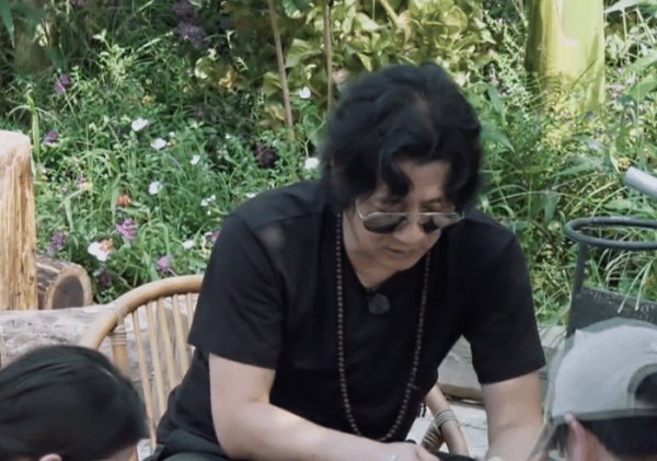  看过|郑钧戴墨镜录制《向往的生活》是耍大牌？那是你没看过吐槽大会