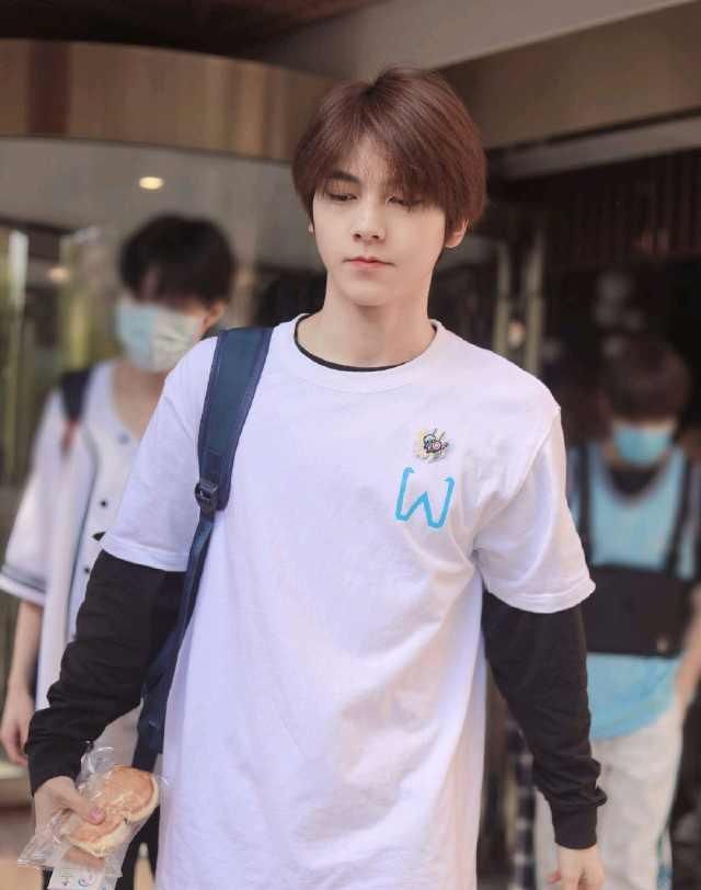 登顶|少年之名最新排名,李希侃登顶,大厂男孩们人气不错