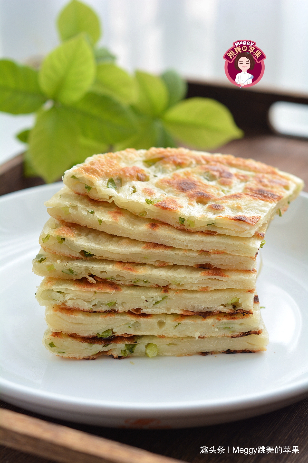 中筋面粉|别争了!外酥里嫩的葱花饼,凉水还是热水揉面跟我学,全会了