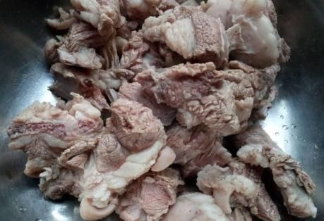 牢记|炖羊肉时,牢记“1不放2不要”,羊肉鲜嫩羊汤鲜美,无膻味更营养