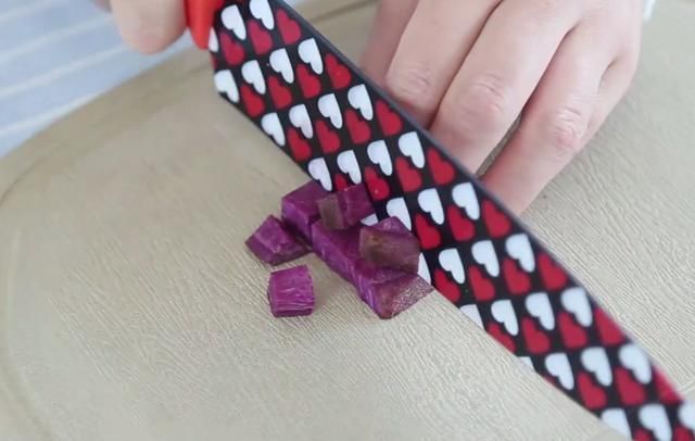 念念不忘|分享一款三色奶香发糕,甜香软嫩又营养,吃一次念念不忘