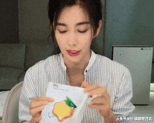 肌肤|李冰冰分享正确的敷面膜方法，难怪她46岁肌肤也如少女般吹弹可破，原来是用对了方法！