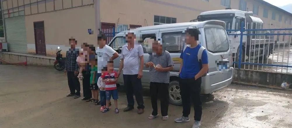  实载|暑假第一天，凌云交警查获5起超员违法行为