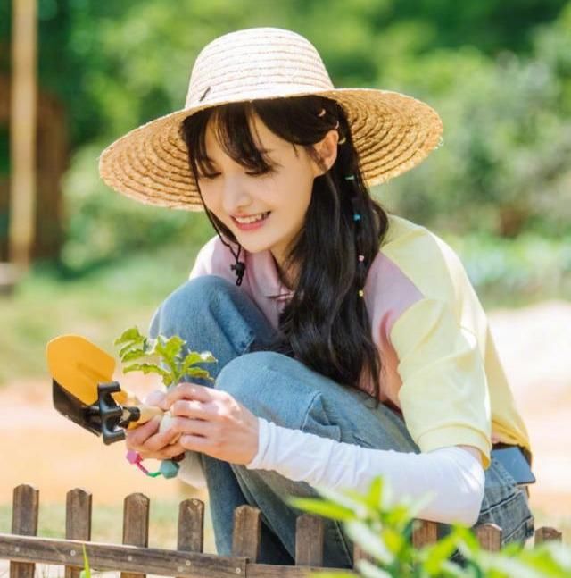  郑爽|某综艺工作人员称郑爽盗窃，郑爽团队回怼：物品已寄出，陆运到付