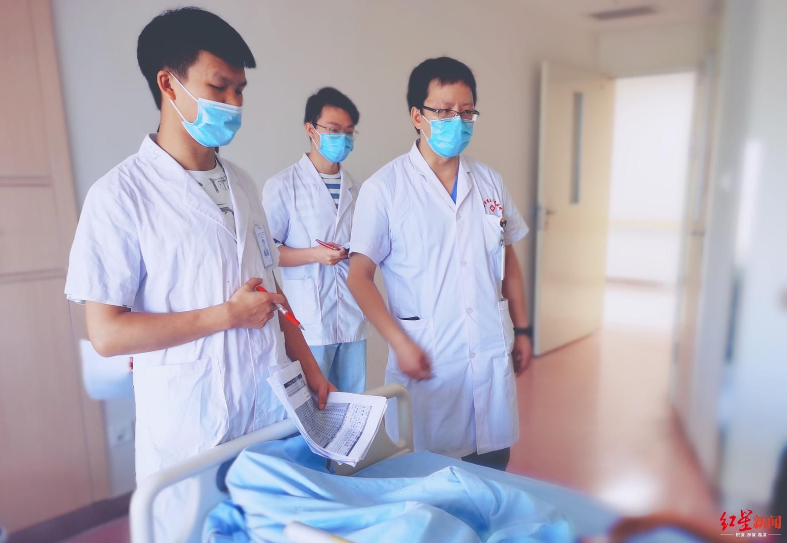  酒后|酒后憋尿摔一跤 小伙子膀胱磕破了！医生紧急修补