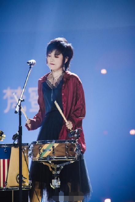  浪姐|许飞浪姐复活赛票数激增有水分？经纪人疑回应：做个人吧