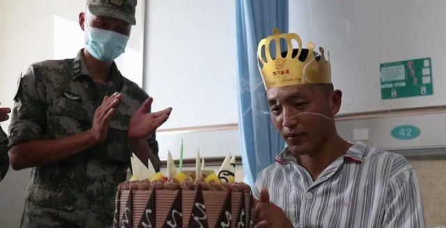 战友|排长冒小驰脱离危险 战友祝福25岁生日