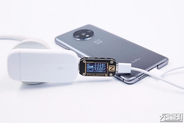  功率为8|小饼干能给什么设备用？OPPO 50W 超闪饼干充电器兼容性评测