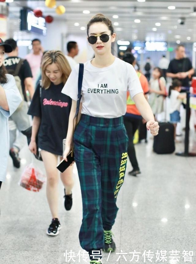  时髦|收起你的小白裙吧，今夏流行穿“几何裤”，时髦显瘦还高级