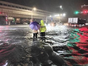 防汛|揪心 拉响暴雨红色警报