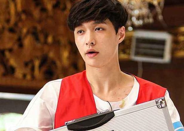  吃火锅|高冷王子一起吃火锅，王一博张艺兴惨被嘲笑，喝水都用牙刷架