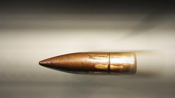  不知|9岁童莫名昏睡 发现一颗子弹卡后脑 爸妈完全不知他遭人射伤