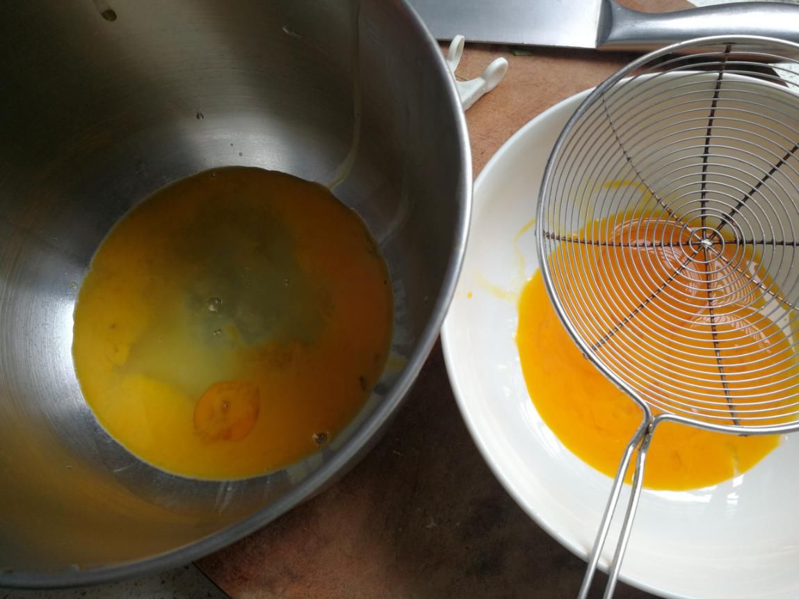 蛋糕|蒸个酸奶蛋糕吃吃,鸡蛋打发失败,成品不蓬松但Q弹,味道还挺好