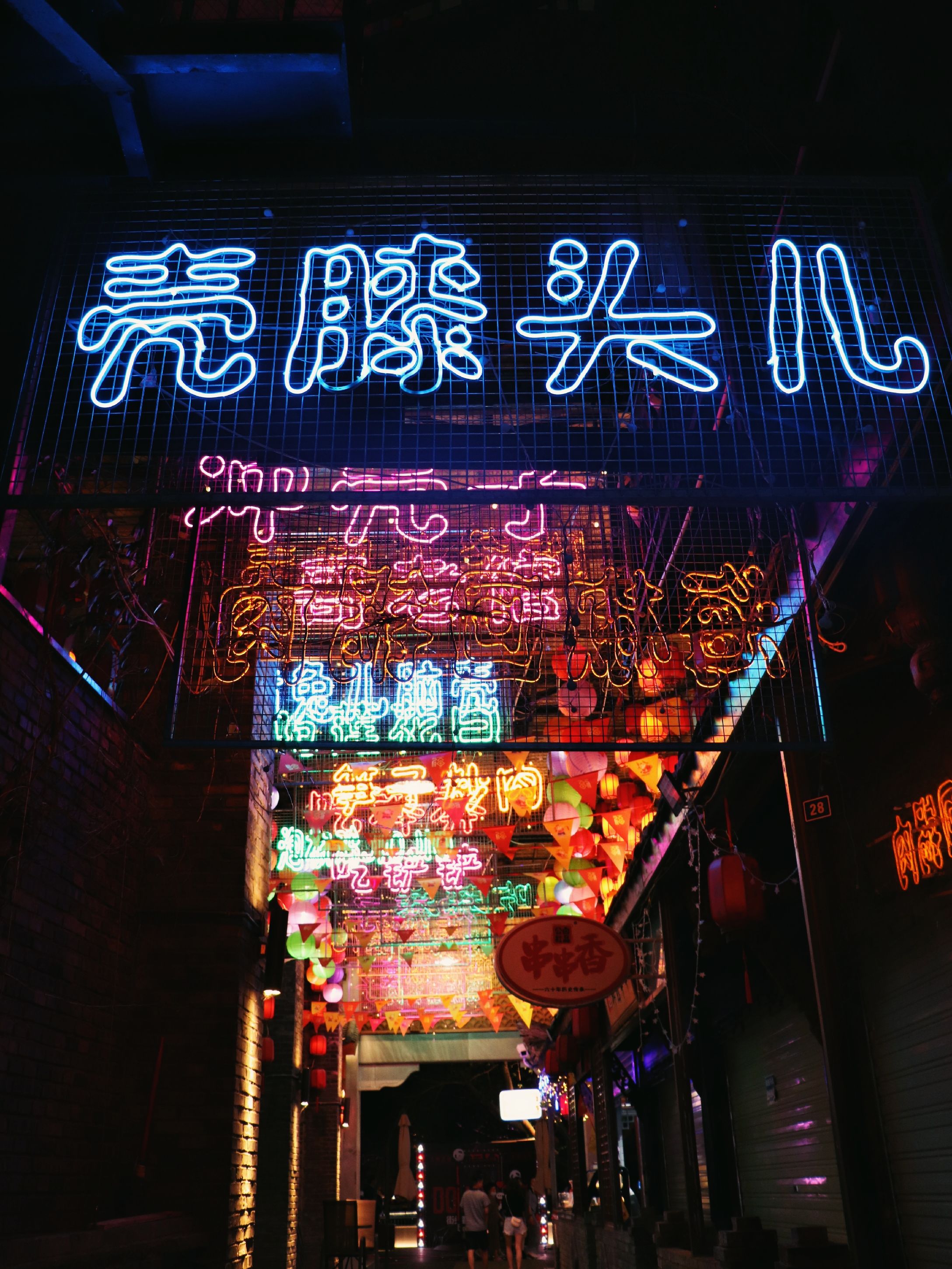 商场里|美食打卡攻略!每一个美食聚集地,都种满了成都人