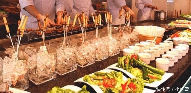 贫穷|直击：巴基斯坦“有钱人”的自助餐！网友：贫穷限制了我的想象