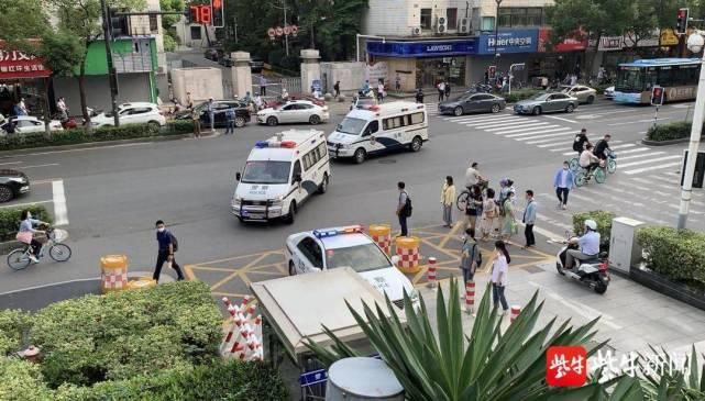 细节|“南医大女生被杀案”开庭，市法检“两长”同庭办案，更多细节被披露