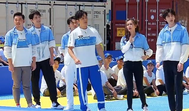  瞬间都不羡慕|郑恺与00后飞行嘉宾一组，得知原因后，跑男家族瞬间不羡慕了