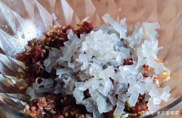 芹菜|包子从小吃到大,还是这种馅最好吃,鲜香美味,一顿8个不够吃