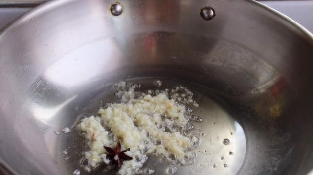  莲藕|炒莲藕，不能将莲藕直接下锅！多做一步，莲藕白嫩还不变色，好吃