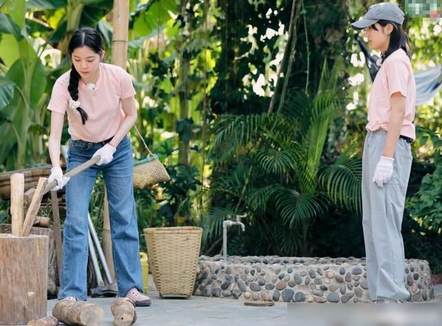  节目|《向往4》最新嘉宾合照，老狼郑钧站中间，我却关注许光汉的站位
