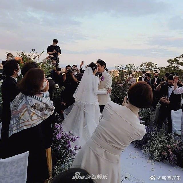 JUNJIN|JUNJIN婚礼现场照曝光 新郎新娘好甜蜜