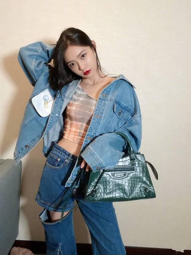  小吊带|有一种身材叫林允！穿小码吊带“凹凸感”十足，性感却不失甜美