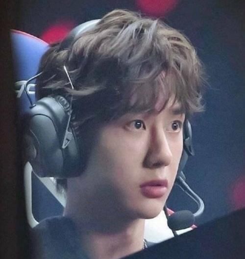  香菜|王一博眼睛有多大，粉丝：取决于对面的食物有多“诱惑”他