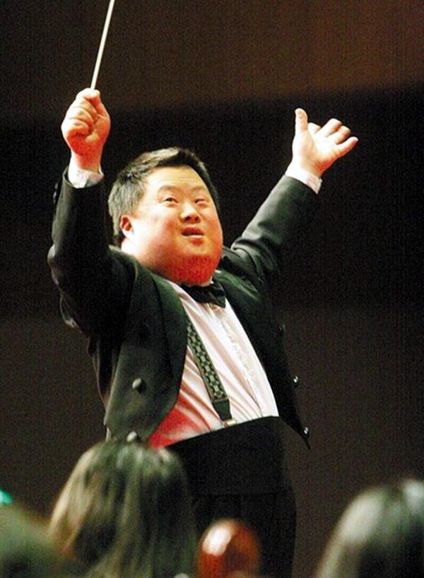 他智力残缺却能指挥乐队,21年前登上春晚