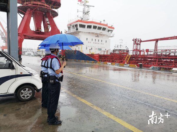 米洛斯|风雨无阻，新会边检站服务入境船舶“米洛斯”