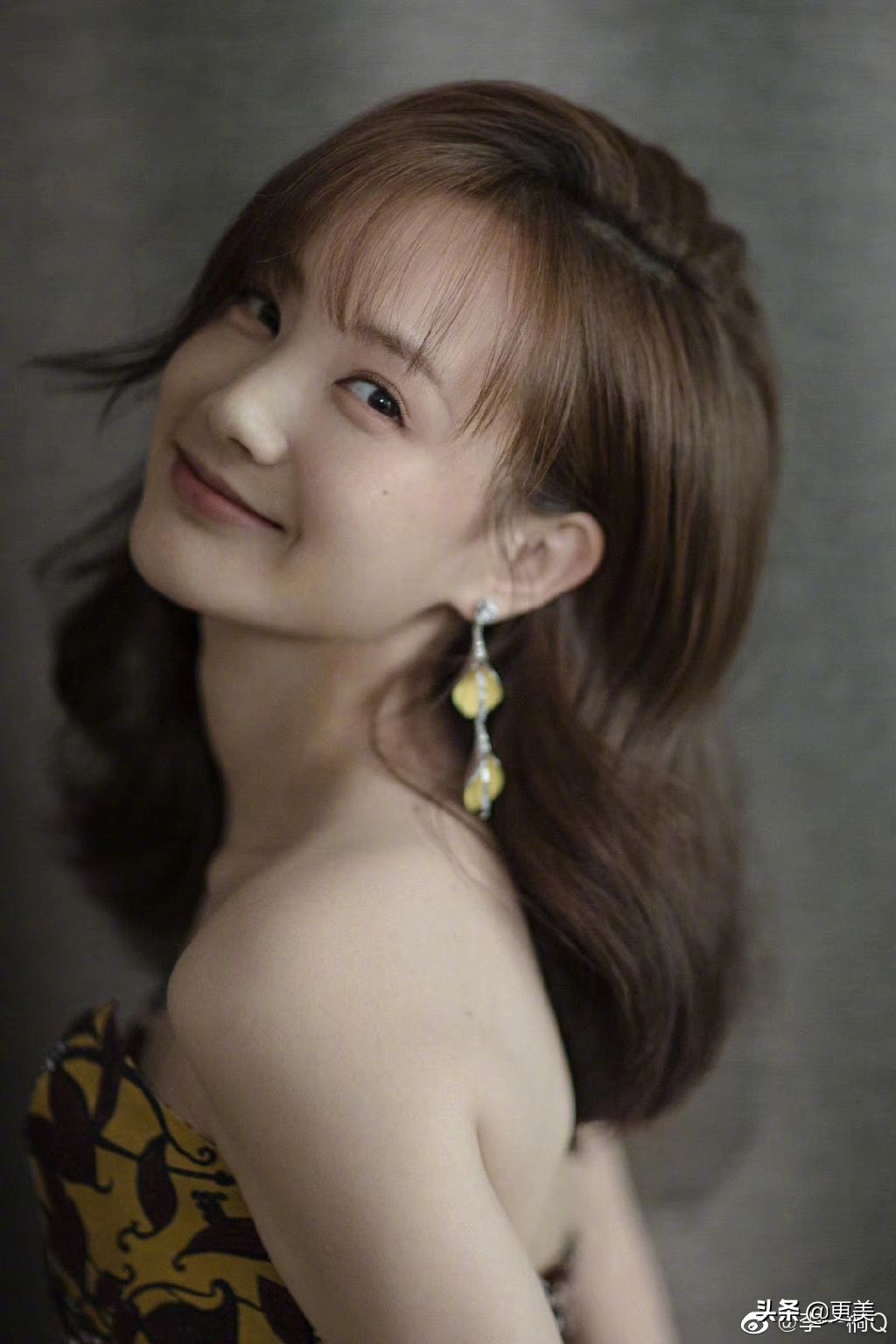  景甜|景甜笑看资源咖断层降级，这脸也吸金？