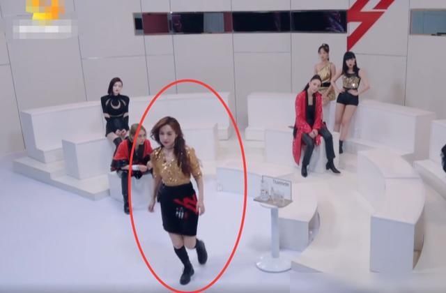  姐姐|沈梦辰被淘汰，吴昕追出去，谁注意她嘟囔3字？真不是客套话