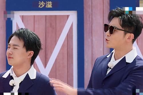  孟美岐|嘉宾参加跑男打招呼都说你好，只有孟美岐不一样，教养这块没得比