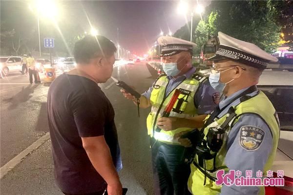 张店|张店交警开展严查酒醉驾统一行动