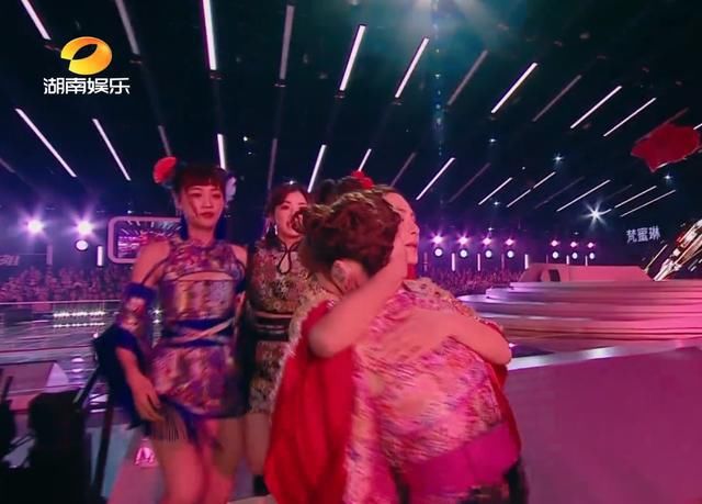  小组|《浪姐》孟佳淘汰成意难平！张萌扬言要把她捧红，黄圣依成功让观众改观