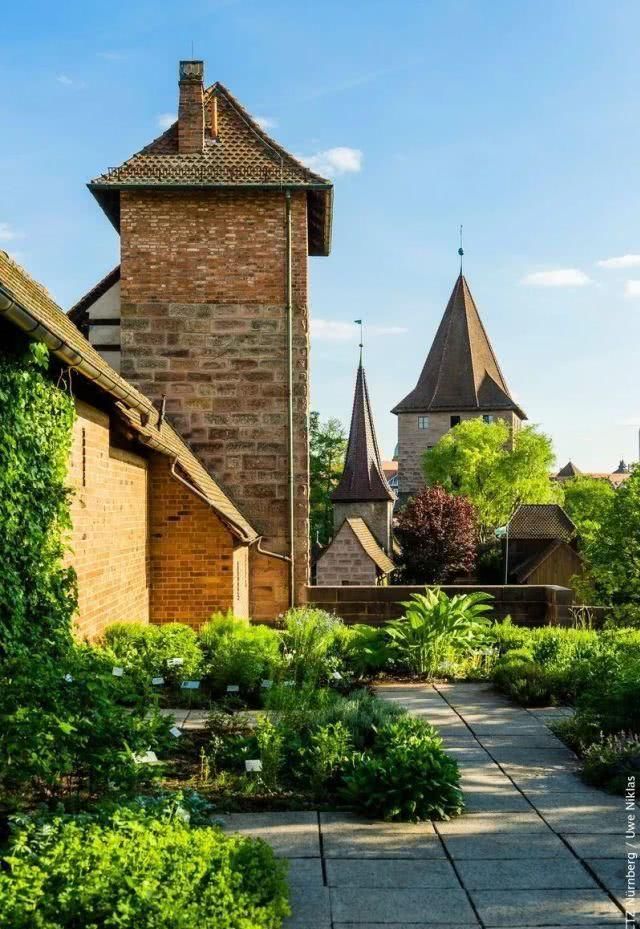  古城堡|60几岁的古城堡之途为什么能一直维持“青春年少”？