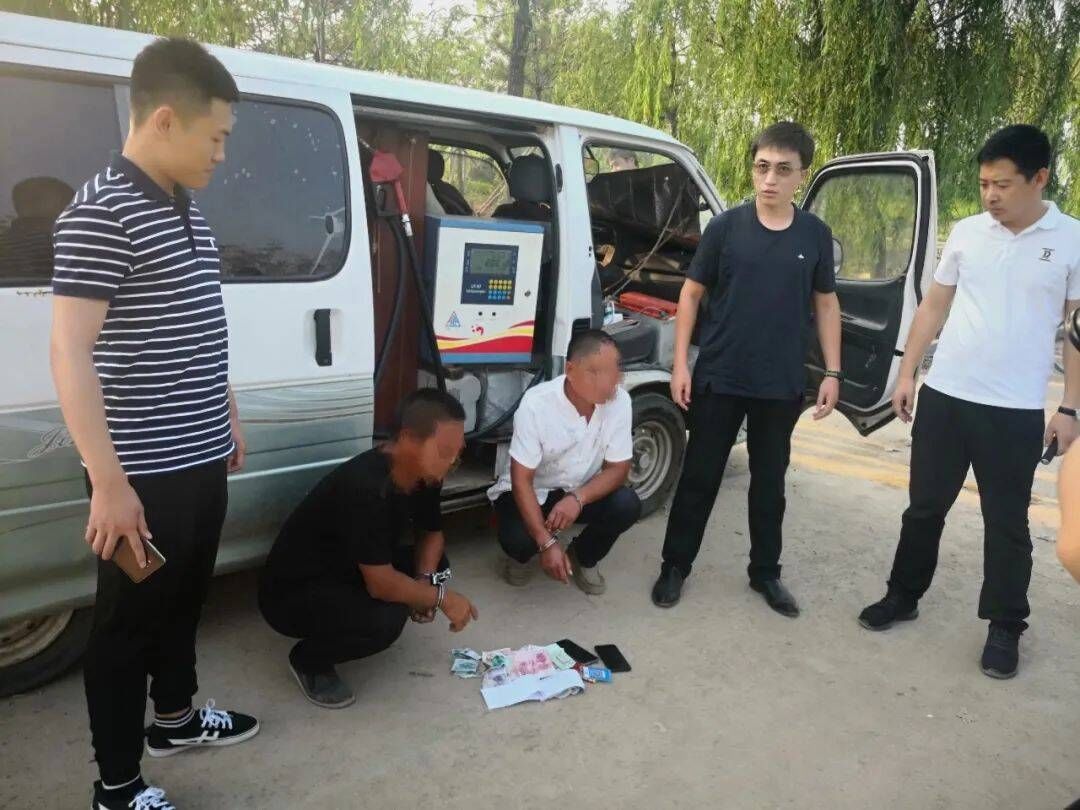 非法|东营特警支队抓获3名涉嫌非法买卖、储存、运输危险物质违法人员 查获汽油1.2吨