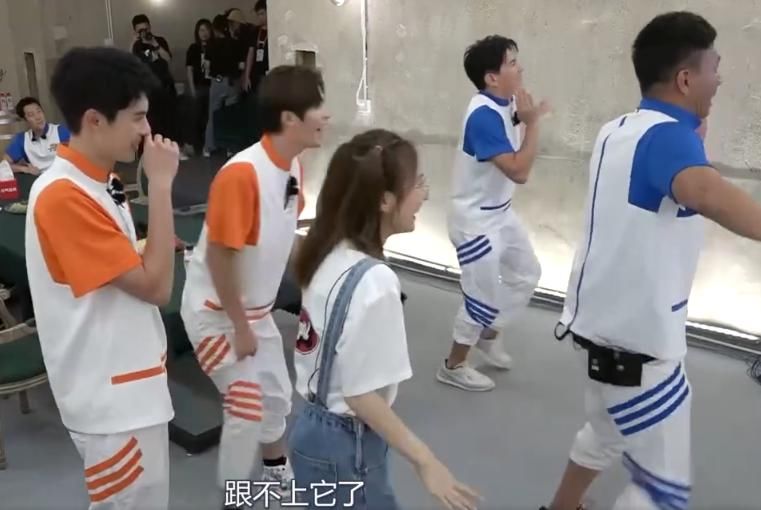  动作|《元气满满的哥哥》吴昕带领哥哥跳广场舞，两队表现差异很明显